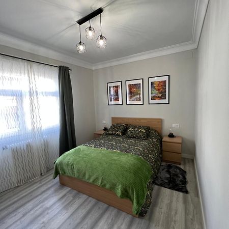Apartamento Turistico Plaza I Monforte De Lemos Luaran gambar